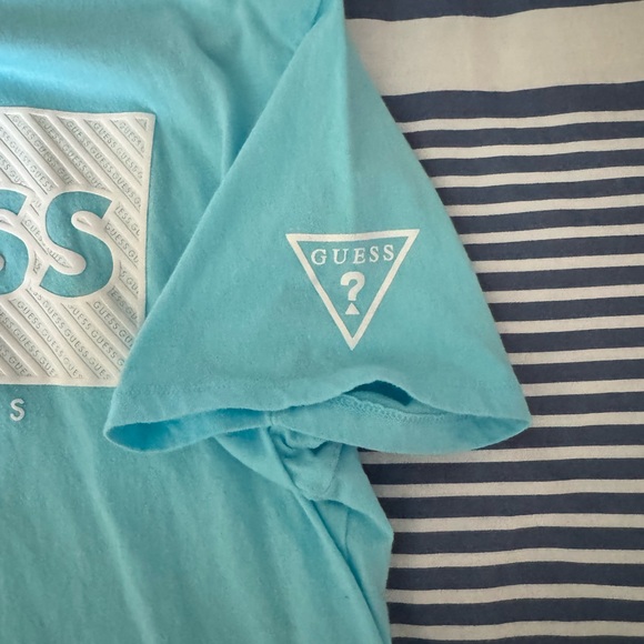 GUESS Men's Aqua Graphic Tee - Picture 3 of 4